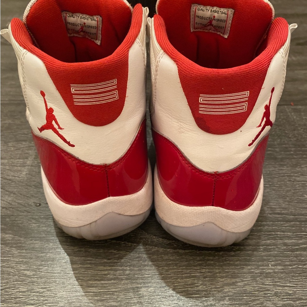 Jordan 11 cherrys